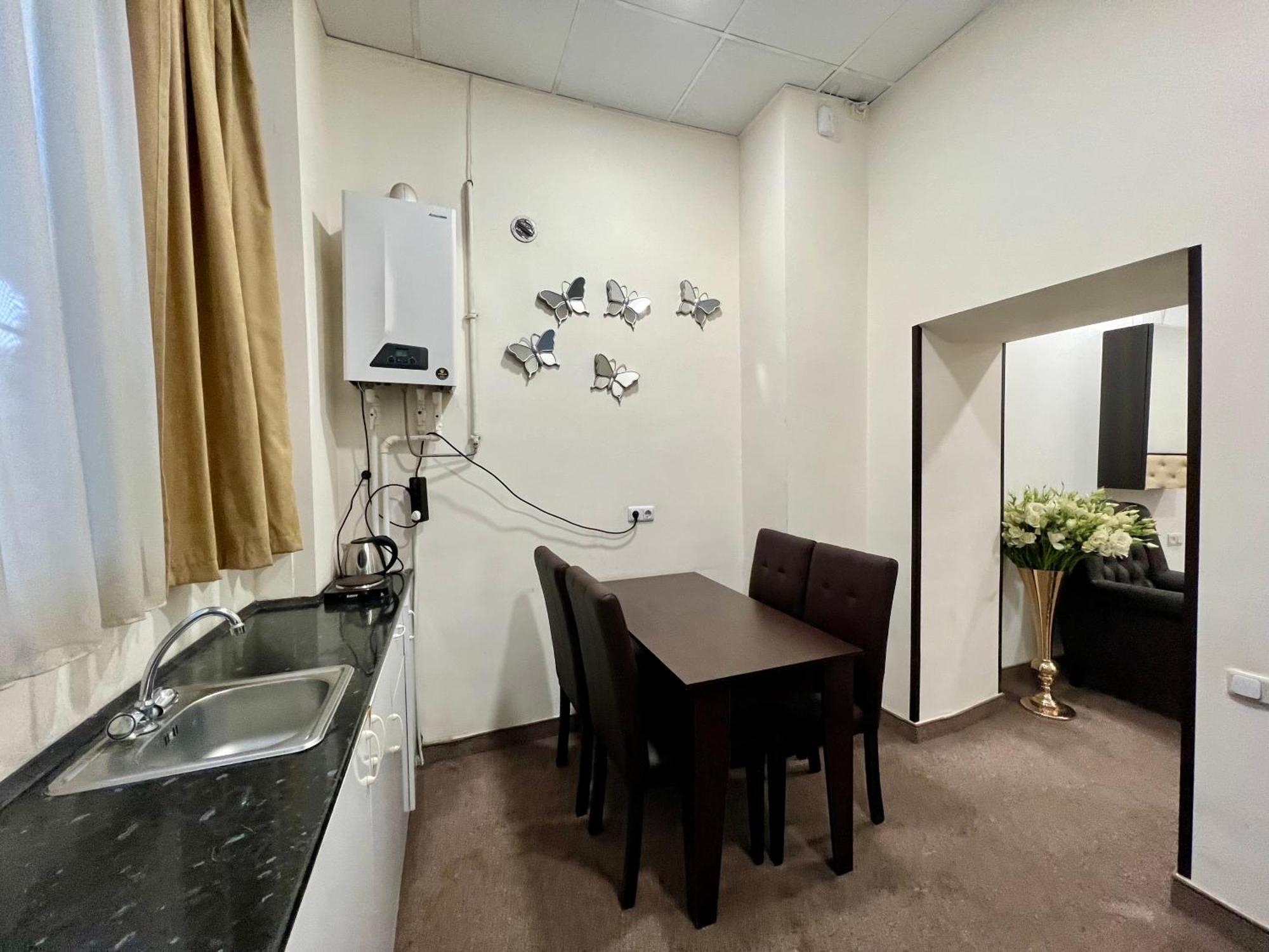 Yvn Tumanyan Apart-Hotel Yerevan Exterior photo